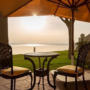 Deluxe Beachfront King Room